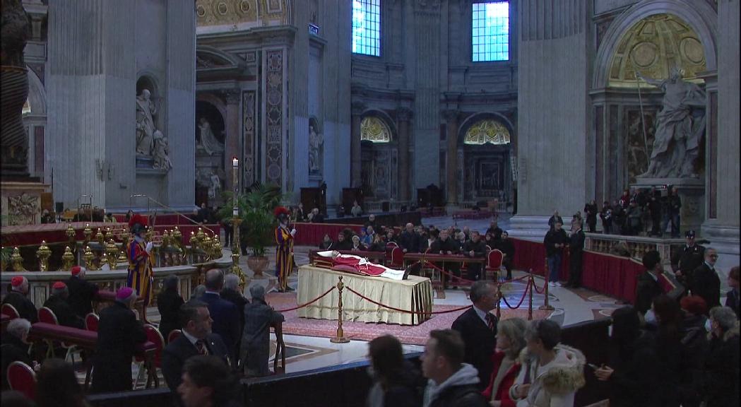 El Copríncep episcopal assistirà dijous al funeral de Benet XVI