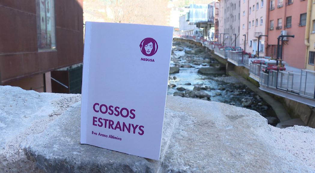 'Cossos estranys', primer llibre d'Eva Arasa