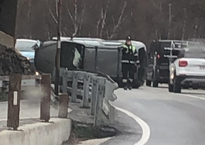 Un cotxe bolca a la CG-2 a la cruïlla de l’Aldosa de Canillo