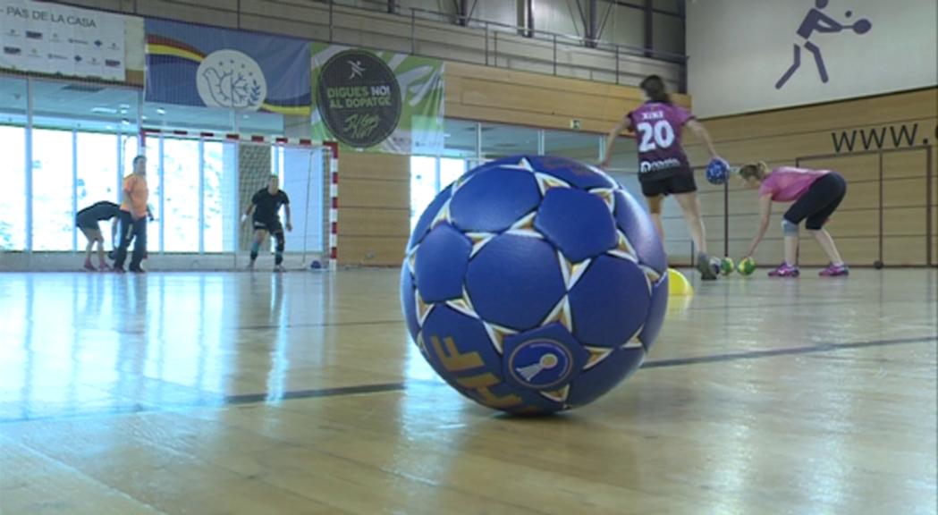 Es crea la selecció femenina d'handbol