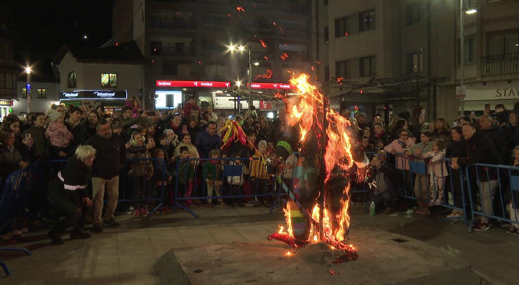 La cremada del rei Carnestoltes tanca la festa a Andorra la Vella i Escaldes-Engordany