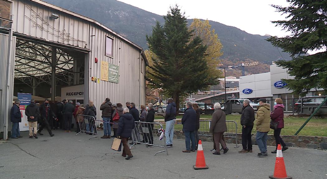 Cues en l'inici de la vacunació amb la tercera dosi contra la Covid-19 a partir dels 65 anys