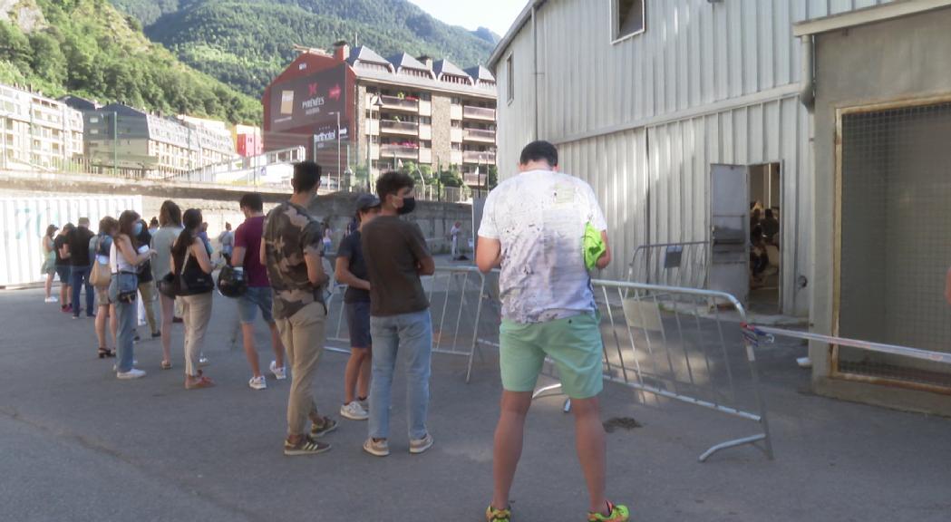 Cues a l'stop-lab per fer-se el test d'antígens per accedir a l'Andorra Mountain Music