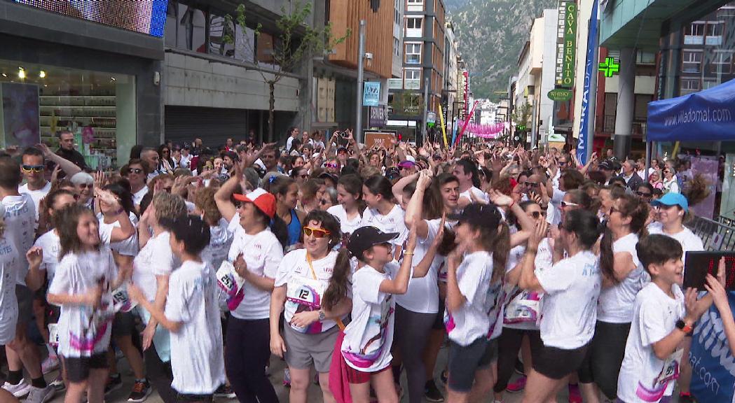 La cursa de la dona aplega 600 inscrits per a la lluita contra el càncer de mama