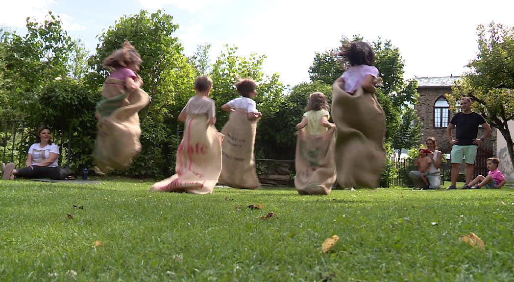 La cursa de sacs i el ball de tarda acomiaden el Roser d'Ordino