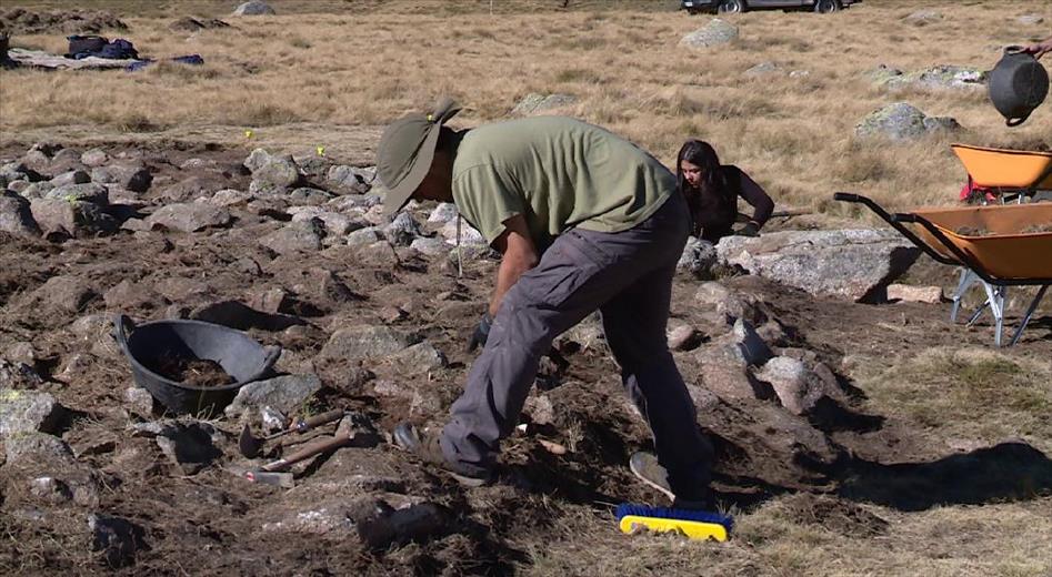 Una cambra funerària i estructures d'un jaciment prehi