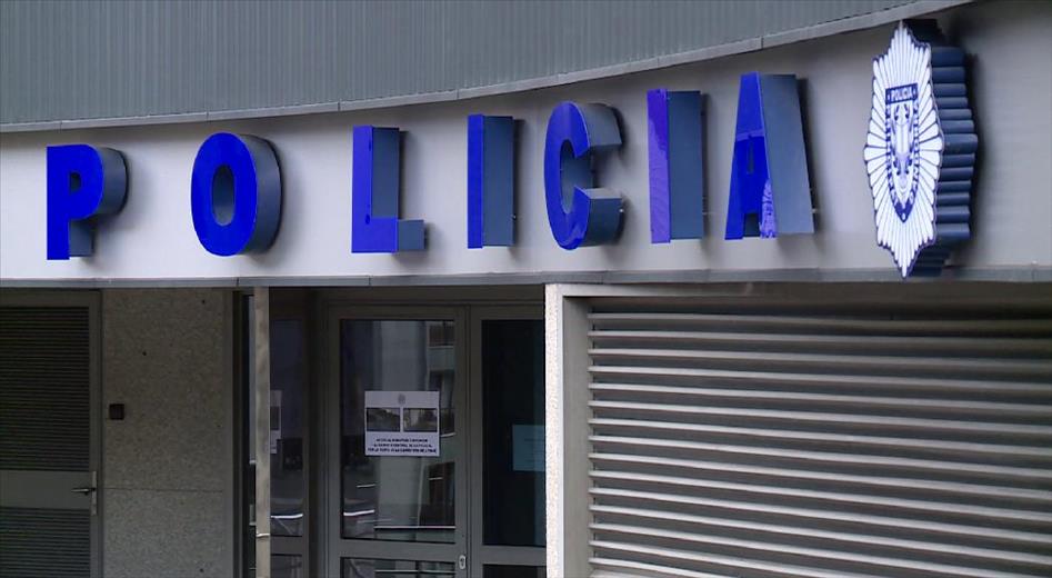 Dijous la policia va detenir una dona de 50 anys per agredir una 