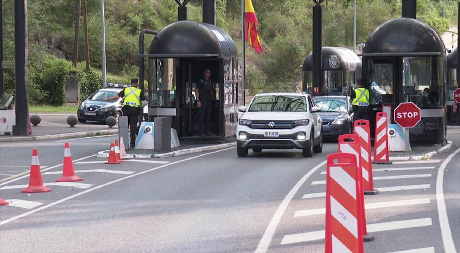 Detinguts tres turistes a la frontera del riu Runer aquest diumen