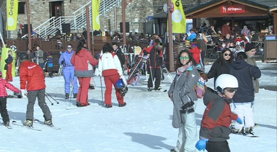 Un dia festiu a les pistes d'esquí 