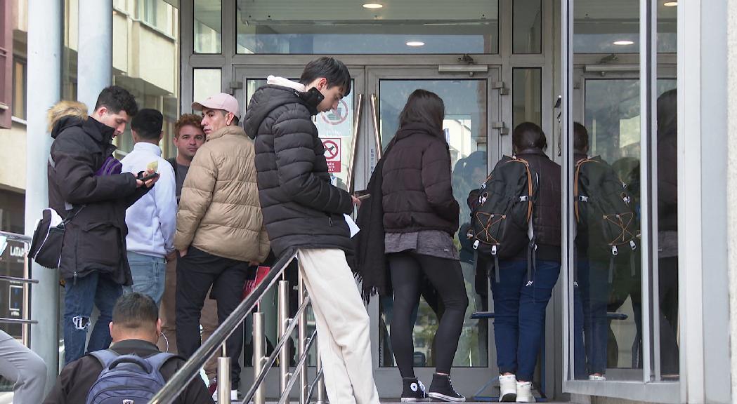 Les dificultats dels immigrants per accedir a feines qualificades