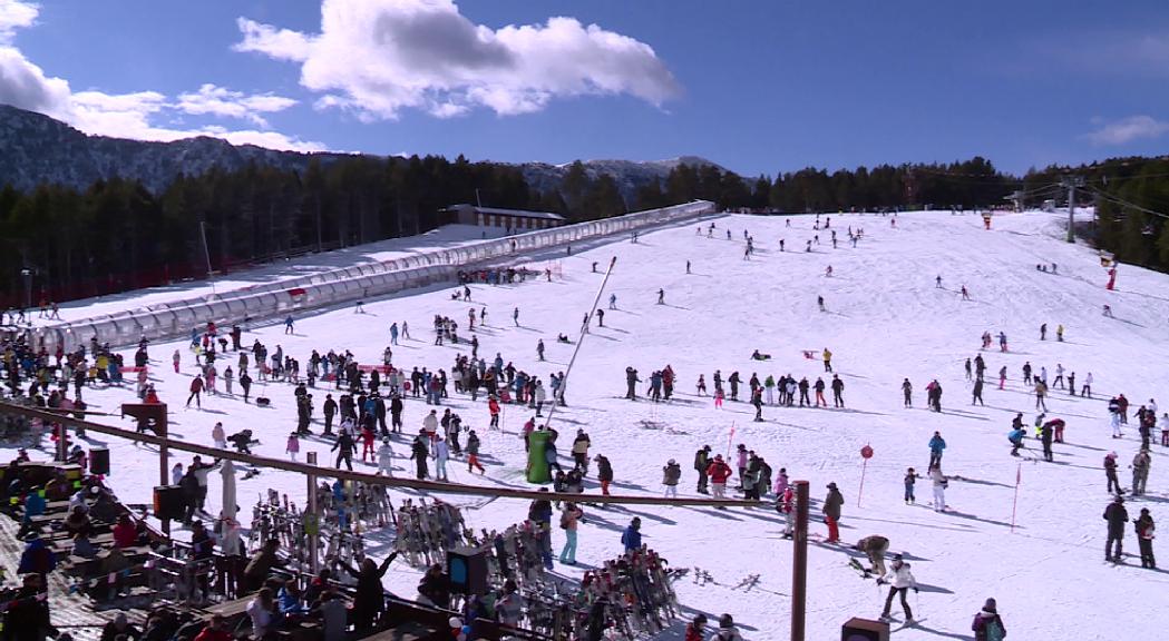 Dilluns festiu amb les pistes d'esquí plenes