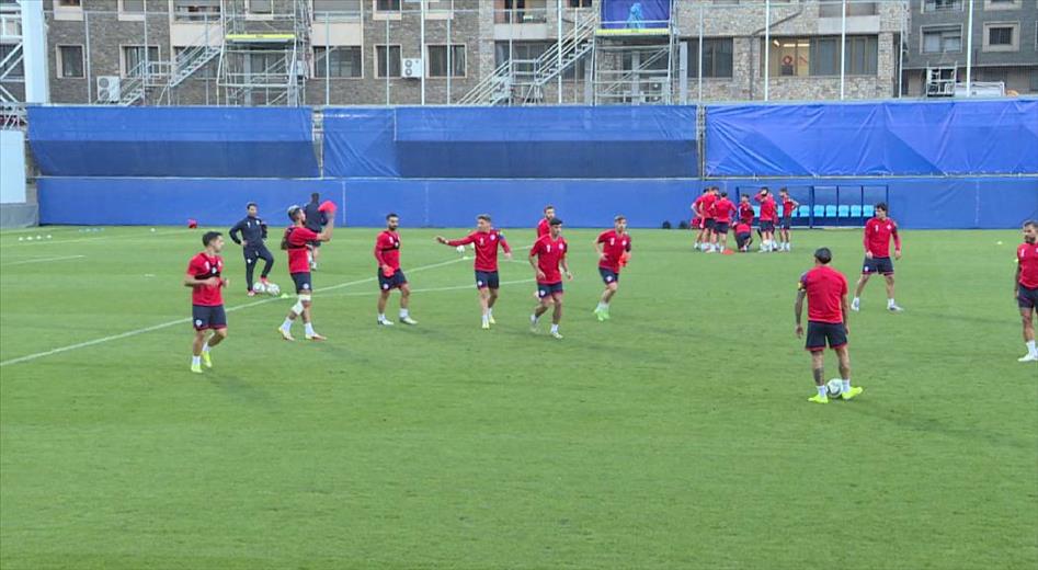 Revàlida contra els líders. Després del debut amb derrota contra 