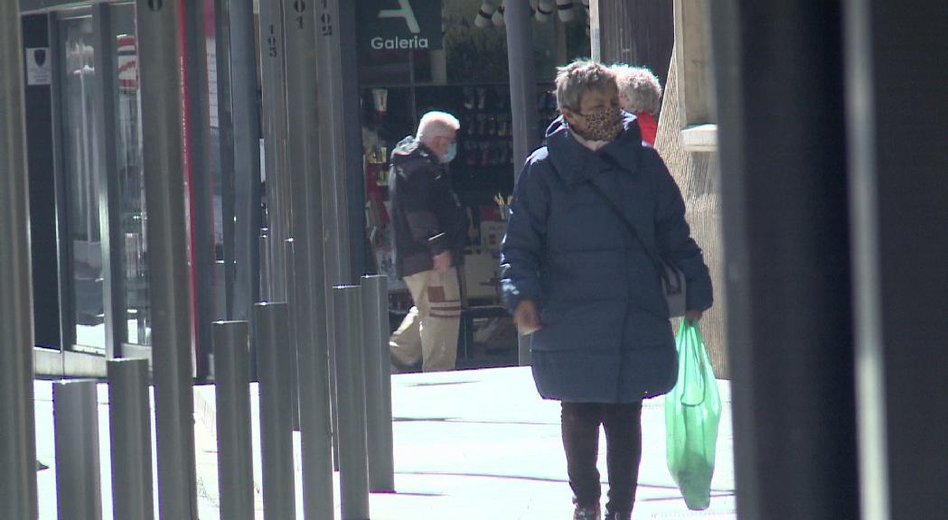 Les dones dediquen 7 hores més a la setmana que els homes a tasques de la llar