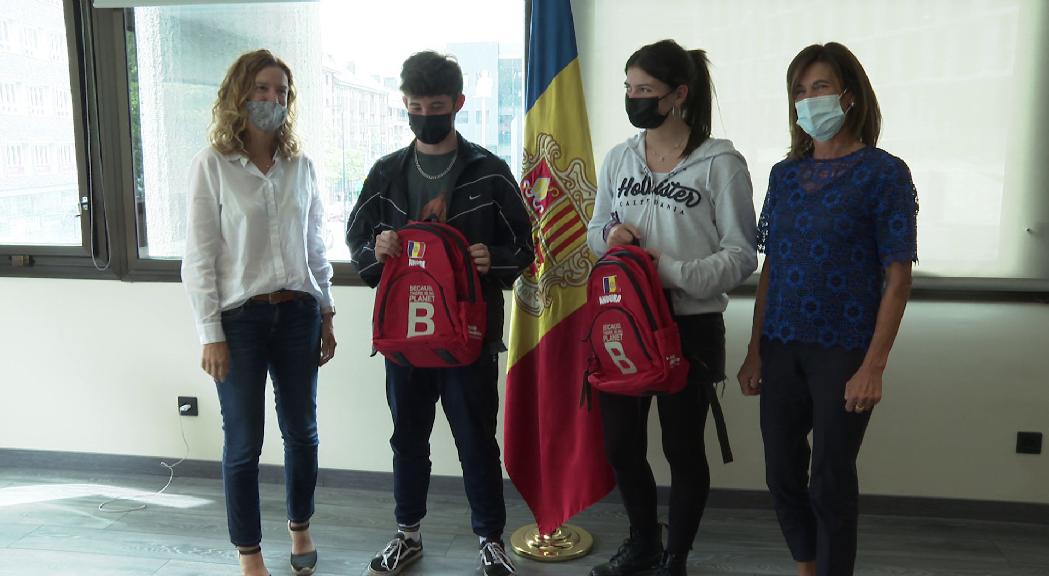 Dos joves del Fòrum Nacional de la Joventut al Youth4Climate de Milà 