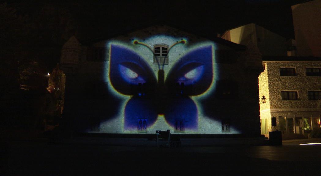 Dos mappings de ciència-ficció il·luminen la façana de la Casa de la Vall