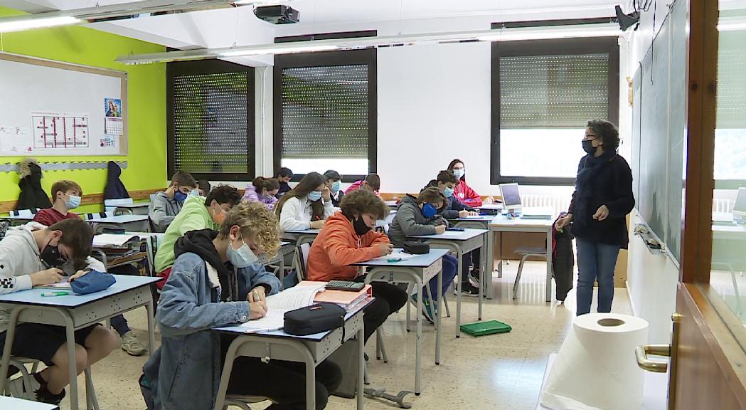 Educació treballa amb escenaris sanitàris diferents per preparar el curs vinent