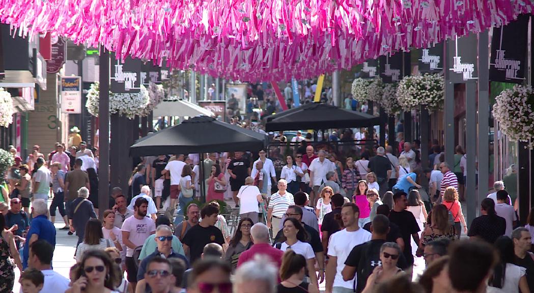  L'eix comercial s'omple de visitants el pont del 15 d'agost i s'espera que vagi a la baixa