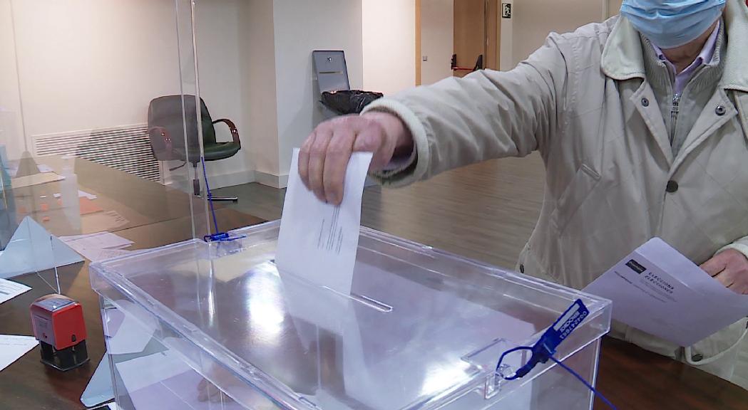 Eleccions catalanes al consolat amb menys participació i estrictes mesures per evitar la Covid-19