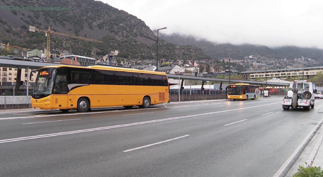 Les empreses de transport públic volen redefinir el contracte davant la pèrdua d'un 40% dels usuaris