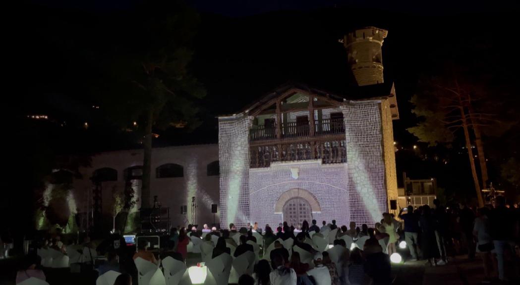 L'Encamp en Clau de Llum reviu la història de Radio Andorra a través d'un videomapatge