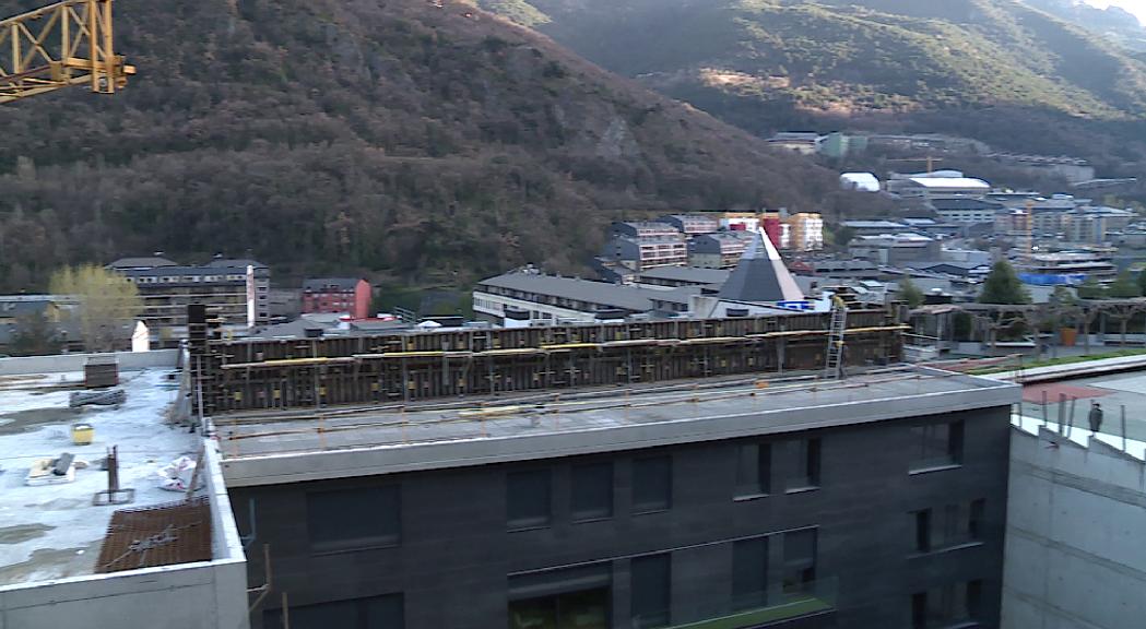 L'enllaç del casino a la plaça del Poble estarà acabat a la tardor, quan obri el centre d'oci