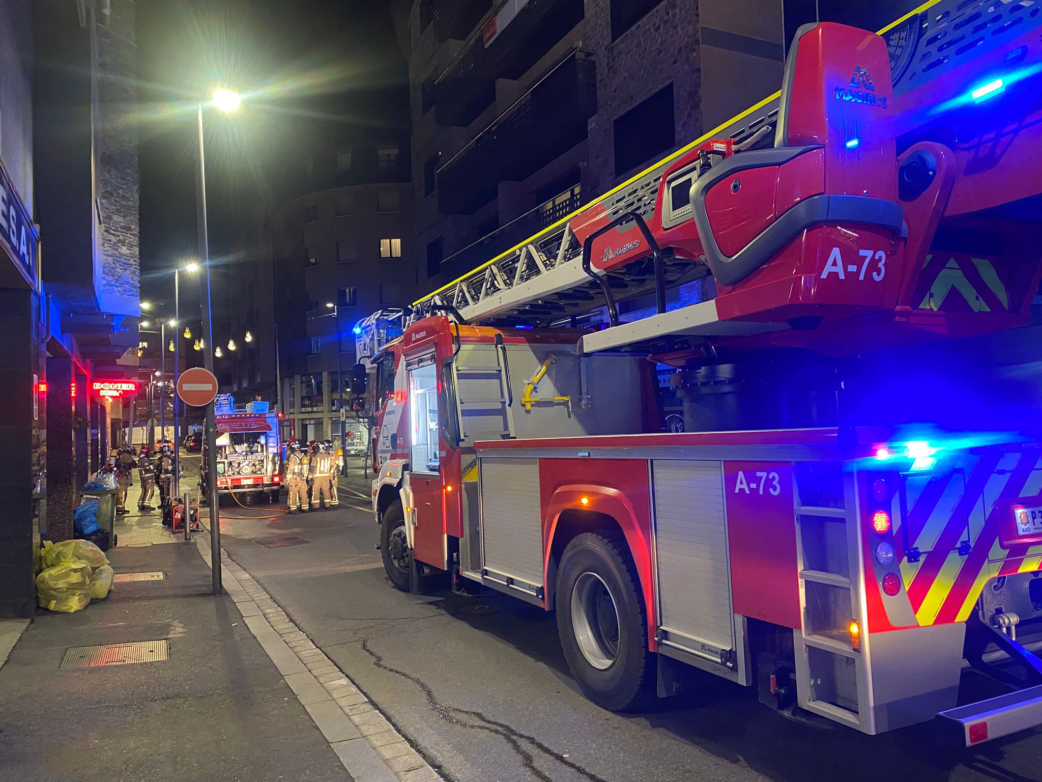 Ensurt al carrer Pere d’Urg d’Andorra la Vella per un incendi a una botiga