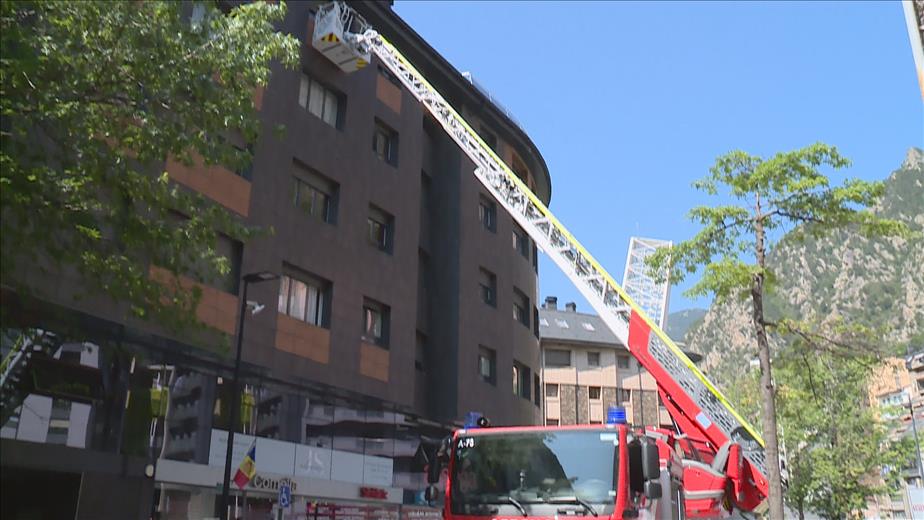 Ensurt sense conseqüències al carrer Prat de la Creu 