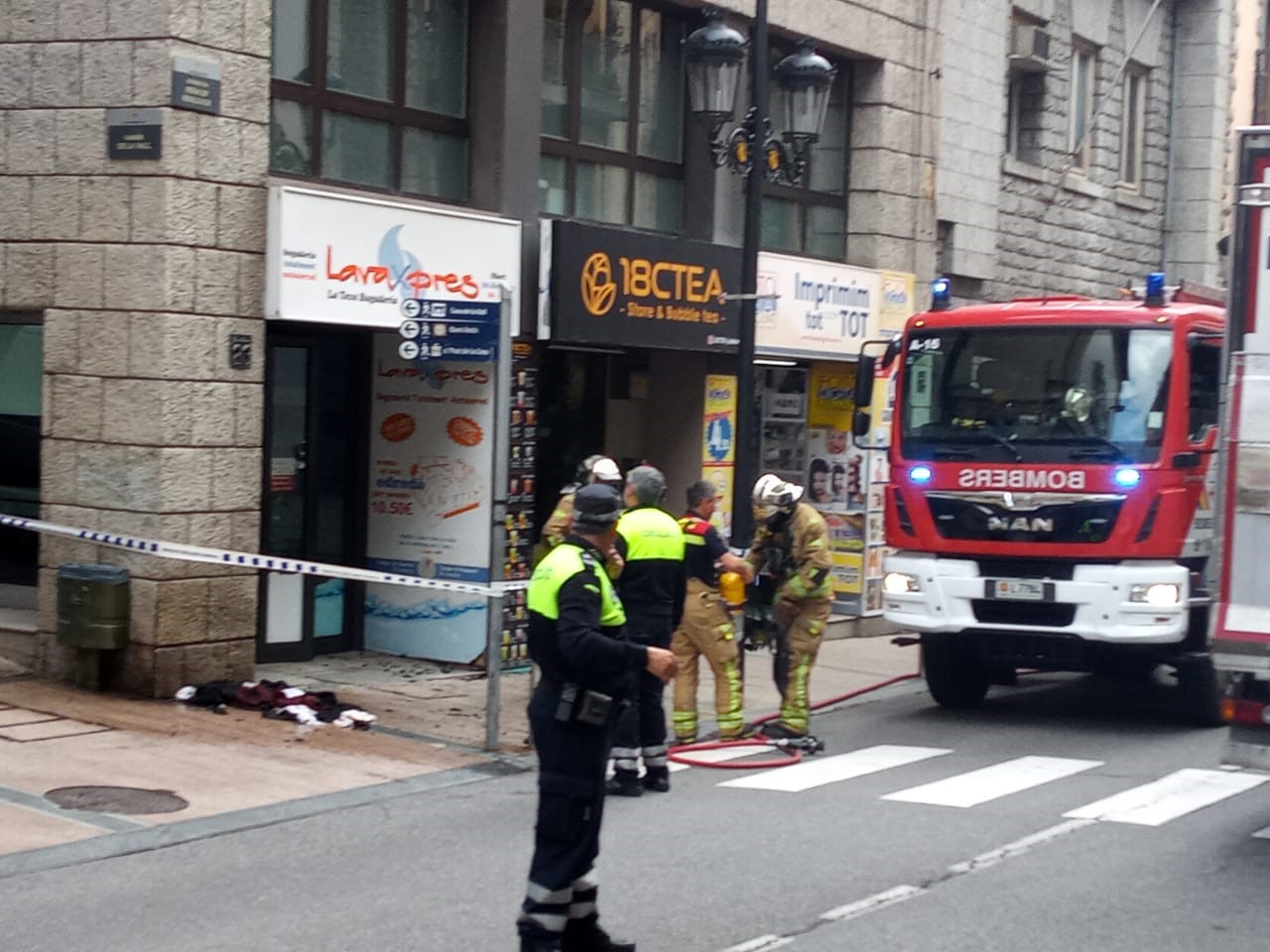 Ensurt per una falsa alarma d'incendi a un comerç de l'Avinguda Príncep Benlloch