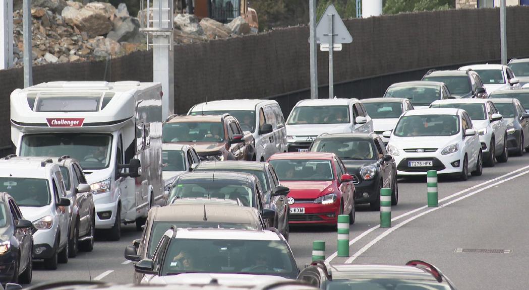 L'entrada de vehicles a l'agost augmenta des d'Espanya però baixa des de França