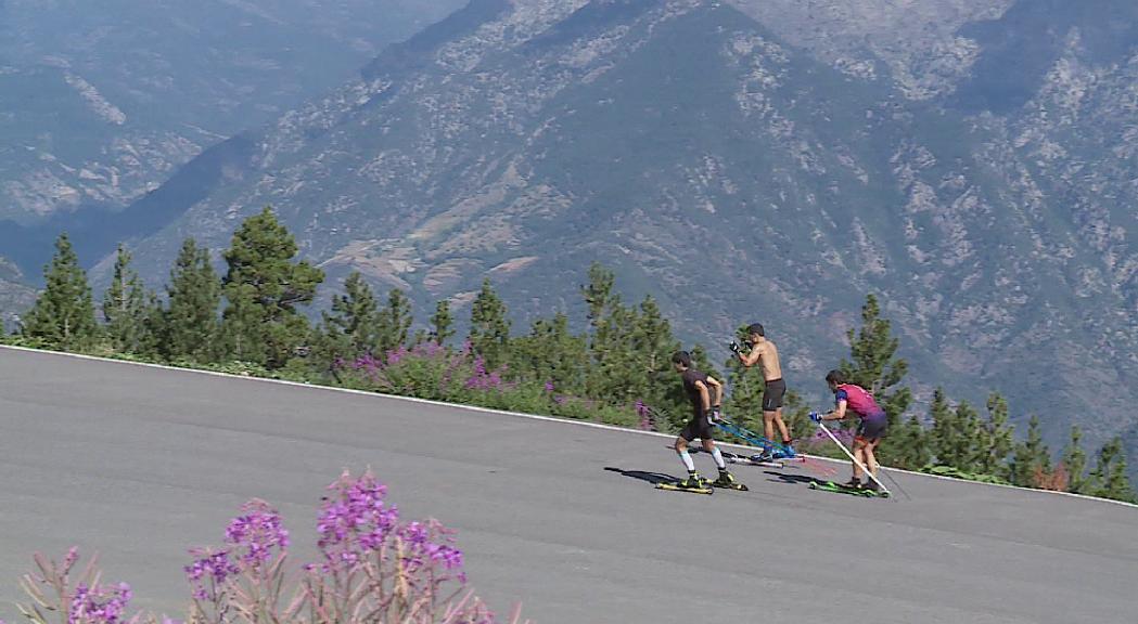 L'equip de fons prepara la nova temporada amb el roller-esquí com a principal eina