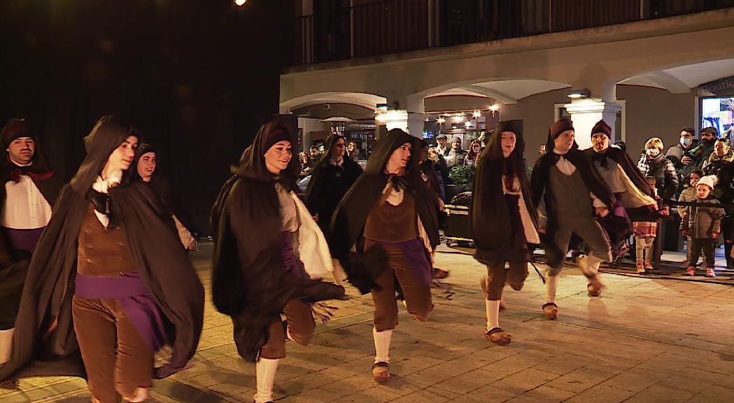 L'Esbart Dansaire d'Andorra la Vella balla per carnaval 