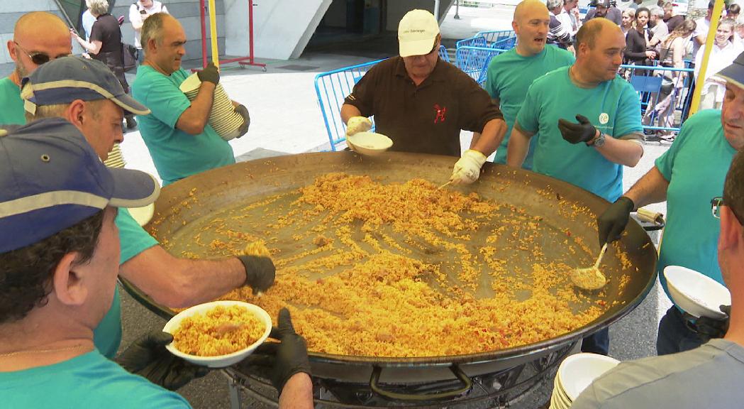 Escaldes-Engordany reparteix unes 1.300 racions d'arròs de muntanya en la festa de la parròquia