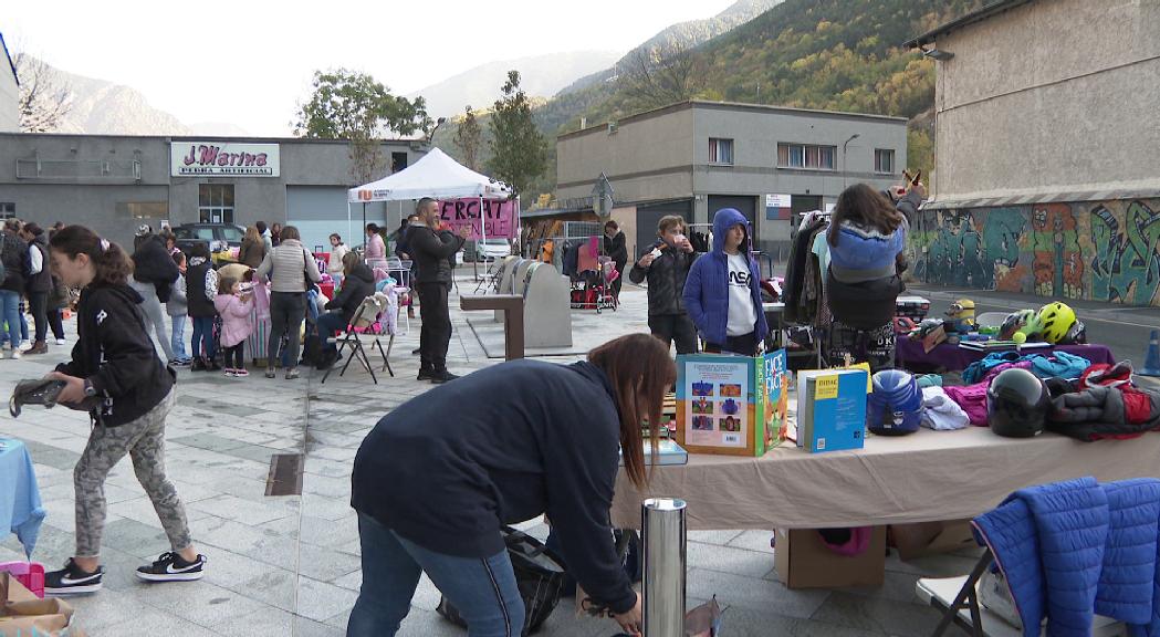 L'Escola Andorrana d'Andorra la Vella celebra un mercat de segona mà