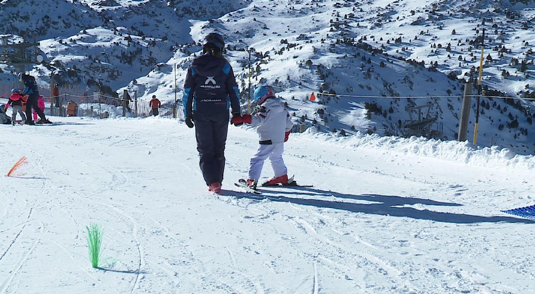 L'escola de neu del comú d'Encamp arrenca nova temporada amb rècord d'inscripcions