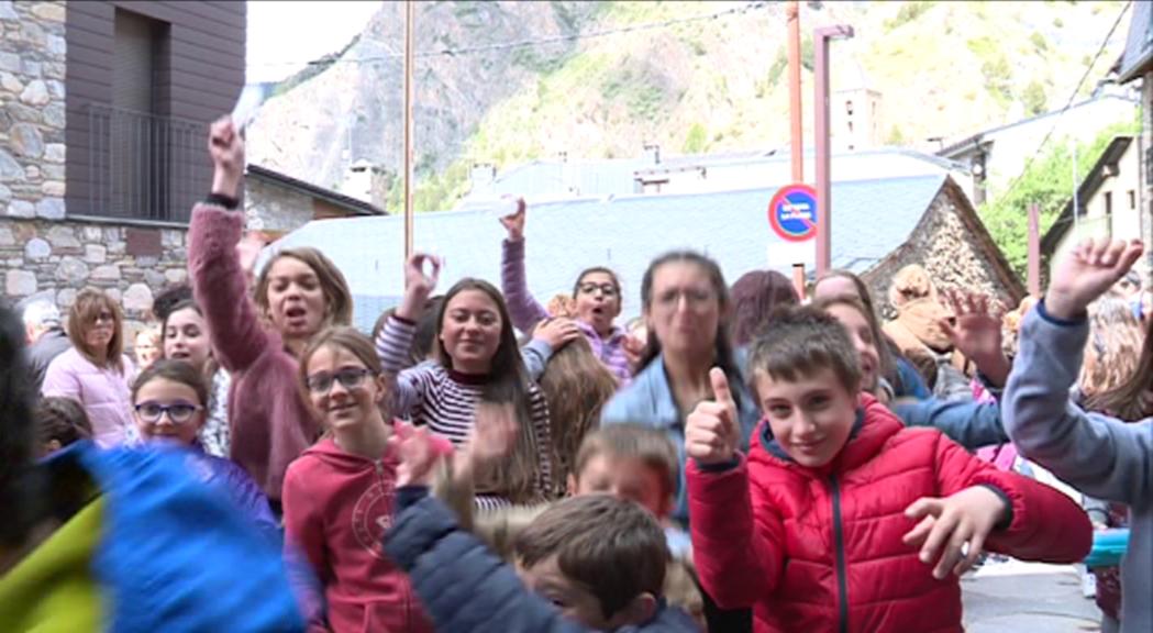 Les escoles de Canillo decoren el nucli antic 