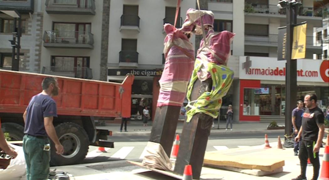 Una escultura d'Ángel Calvente dedicada a l'avinguda Meritxell i als pioners del comerç