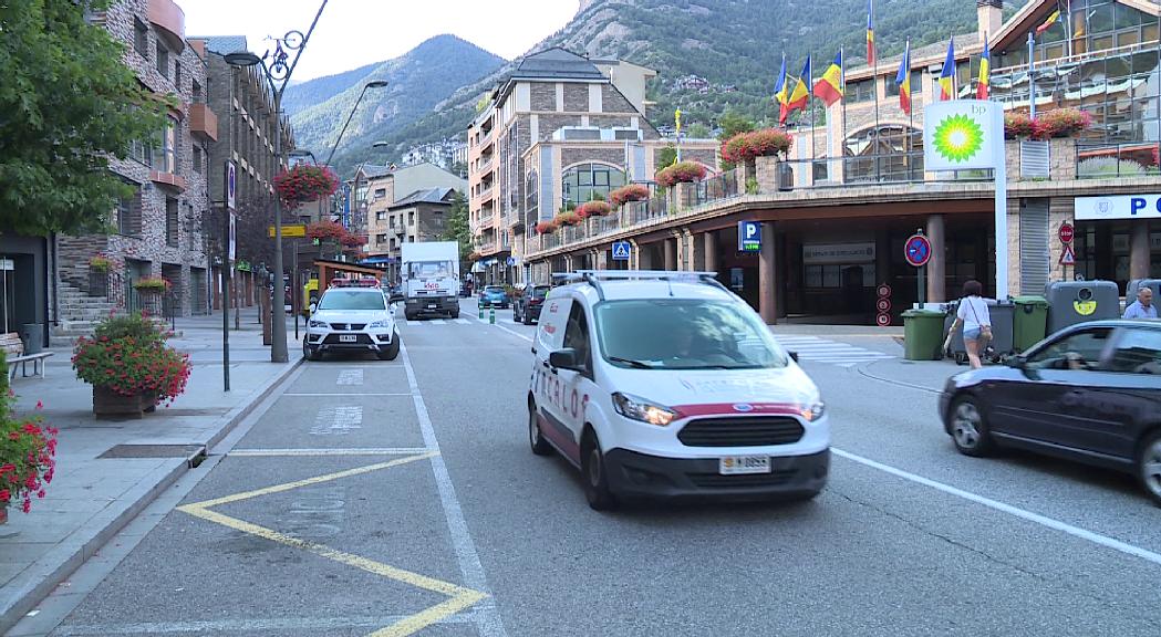 Esglaonar l'entrada a les escoles i sincronitzar els semàfors, accions per disminuir les cues a la Massana mentre no es faci el vial