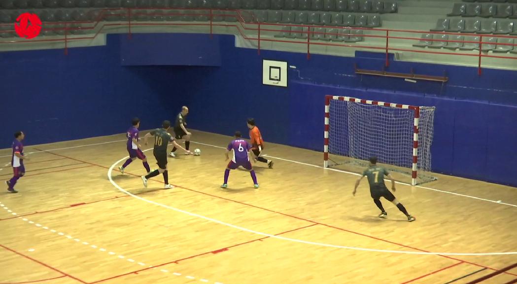 L'Esperança de futbol sala rep el títol de campió de segona divisió