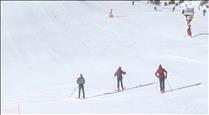 Els esquiadors preparen la cursa individual de la Comapedrosa Andorra