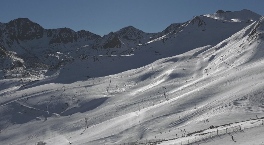 Les estacions d'esquí encaren el cap de setmana amb les millors condicions de la temporada