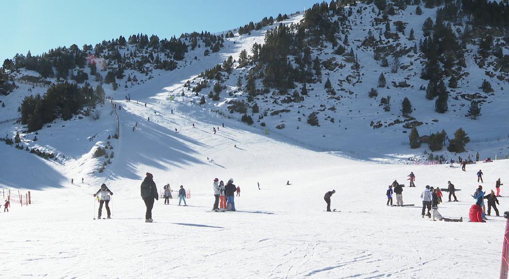 Les estacions d'esquí reben més de 400.000 esquiadors per Nadal
