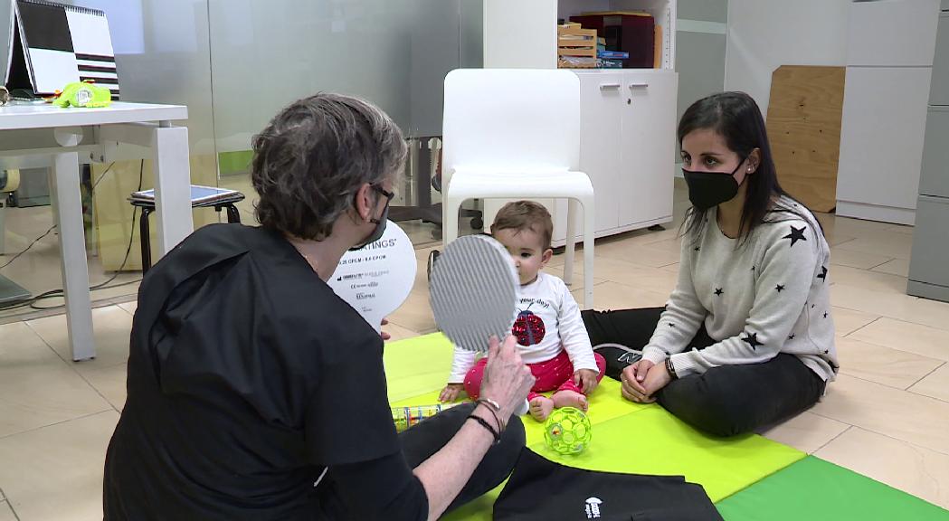 L'estimulació visual en nadons, clau per prevenir problemes en el desenvolupament de l'infant 