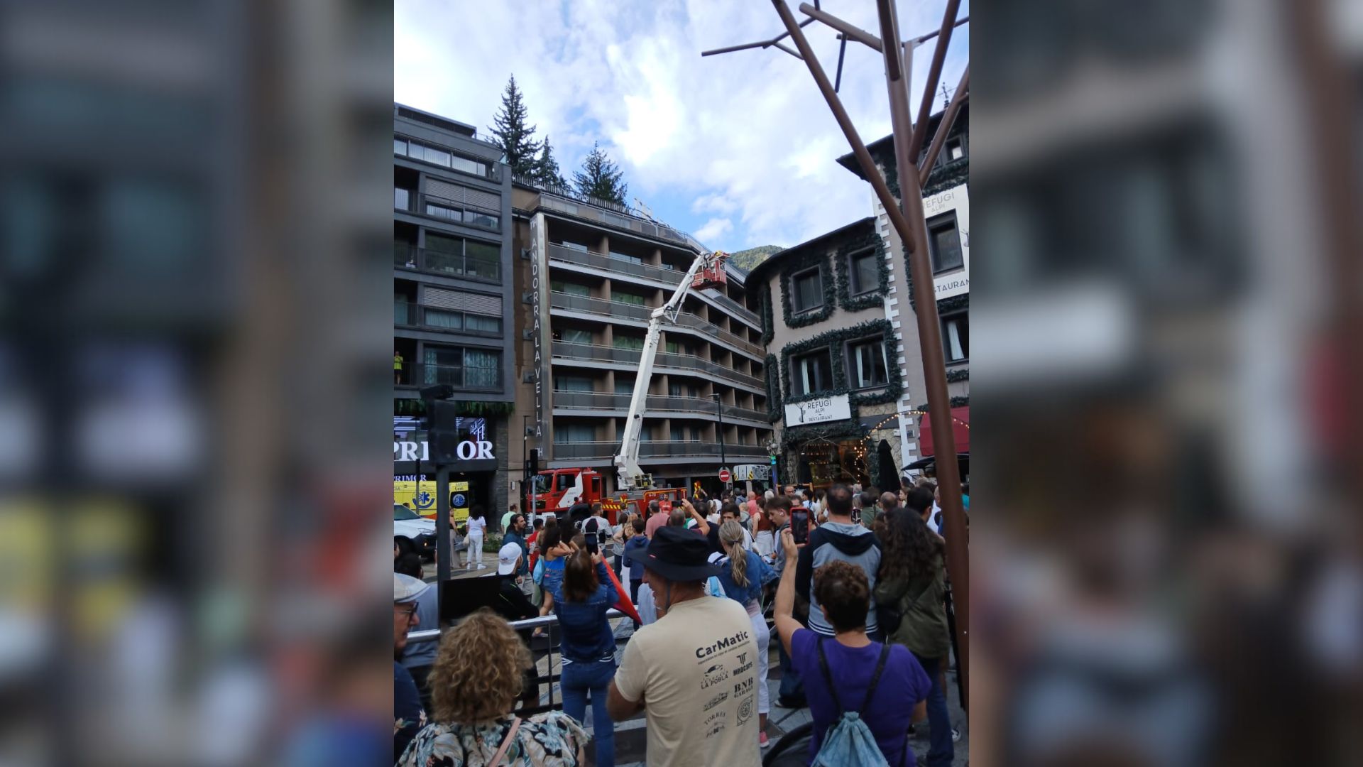 Evacuació d’una persona que pateix sobrepès en un hotel cèntric d’Andorra 