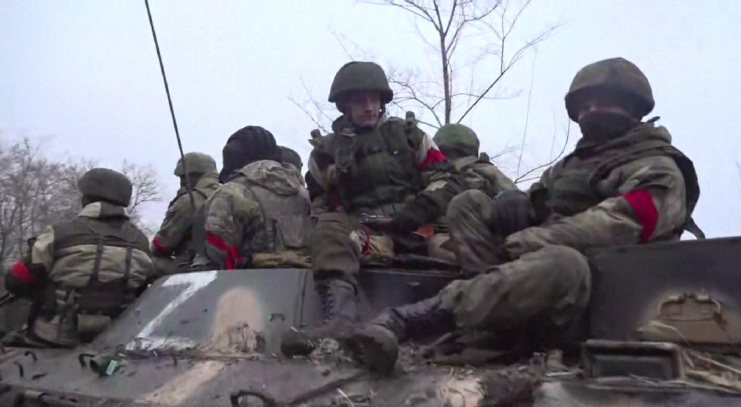 L'exèrcit ucraïnès resisteix als atacs de les tropes russes, que avancen cap al centre de la capital