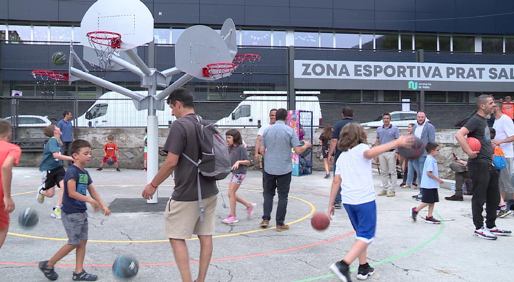 Èxit de la inauguració de les pistes de bàsquet de la zona esportiva Prat Salit