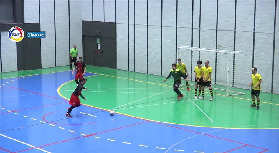 A la lliga Pantours de futbol sala continuen les golejades dels m