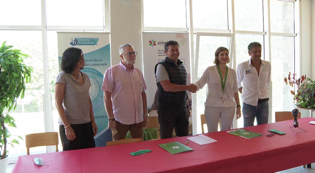 LA FAE i Agora International School signen un conveni perquè els alumnes puguin gaudir de les infraestructures de base