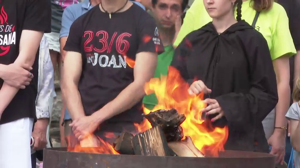 Els fallaires ja tenen la flama del Canigó per encendre les fogueres de Sant Joan 