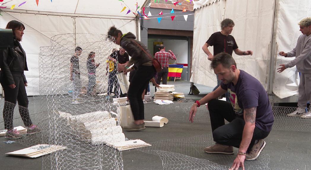 Els fallaires es preparen per Sant Joan amb el taller de falles