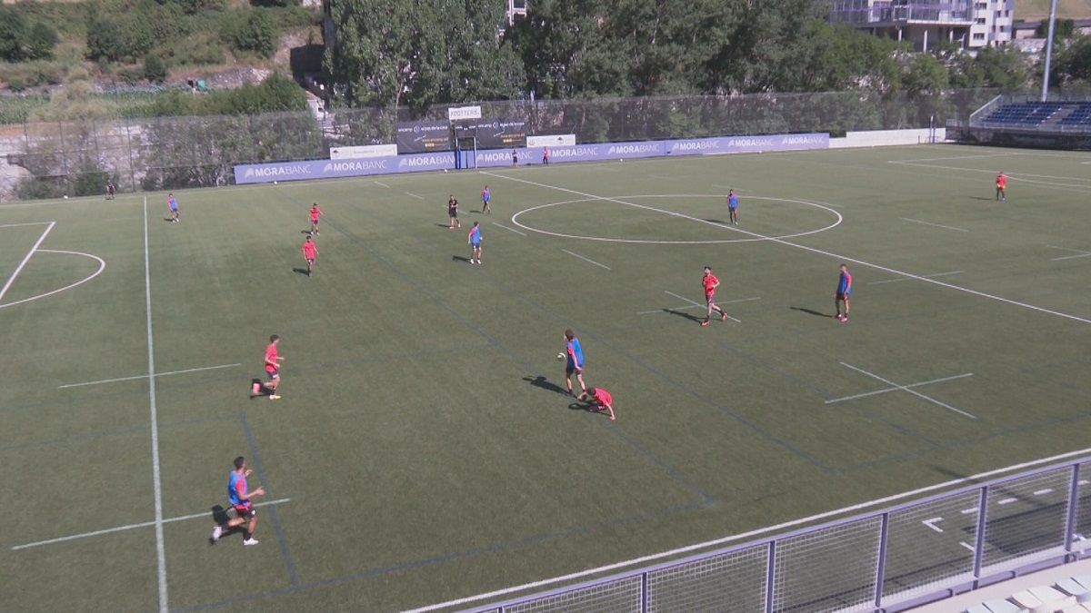 El FC Andorra s'entrena amb 7 dels 8 fitxatges i espera més reforços